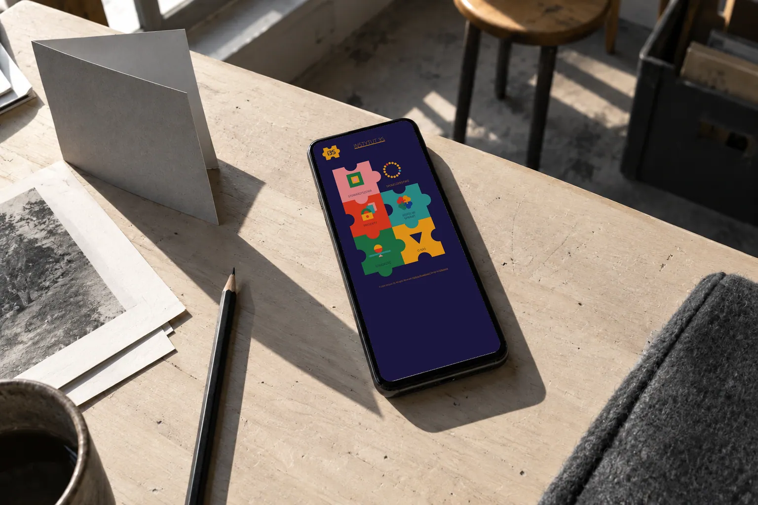 Instytut 3S — the website on a phone